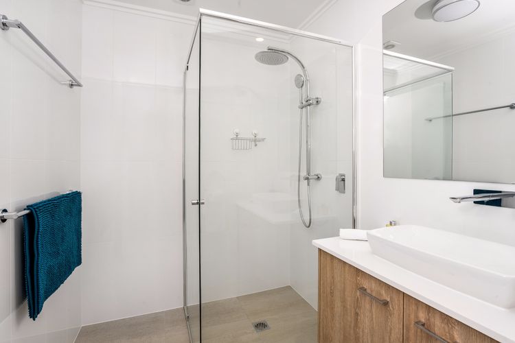 Ocean Walk – villa with pool near Main Beach