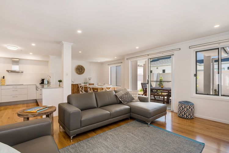 Ocean Walk – villa with pool near Main Beach