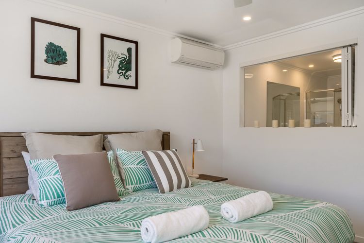 Ocean Walk – villa with pool near Main Beach