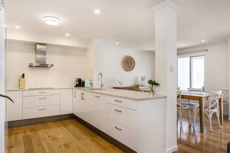 Ocean Walk – villa with pool near Main Beach