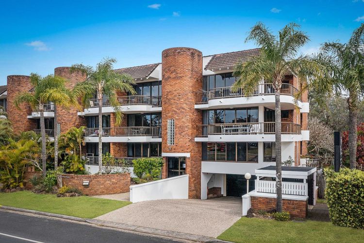 Pacific Blue – beachfront 2 BR apartment with pool