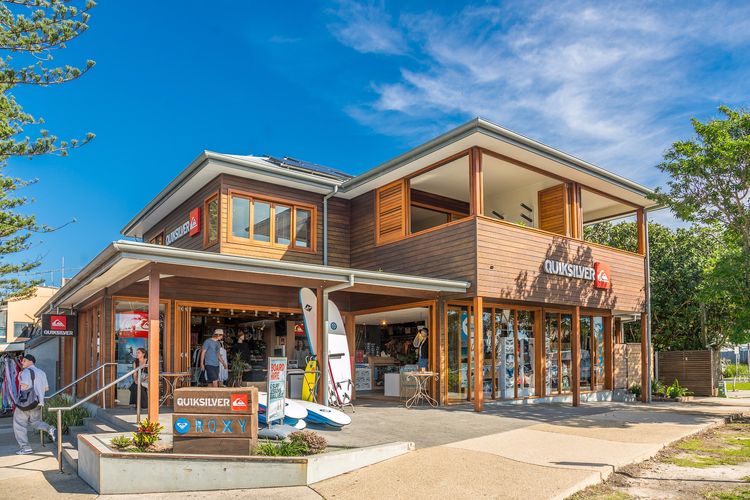 Quiksilver Apartments The Pass – steps from beach