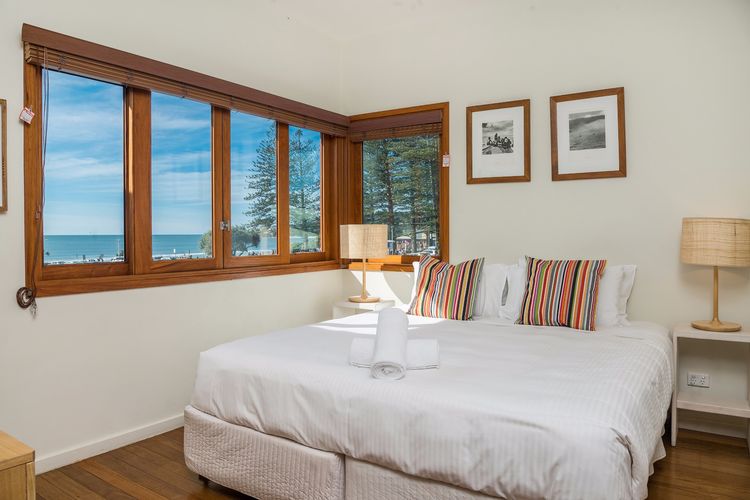 Quiksilver Apartments The Pass – steps from beach