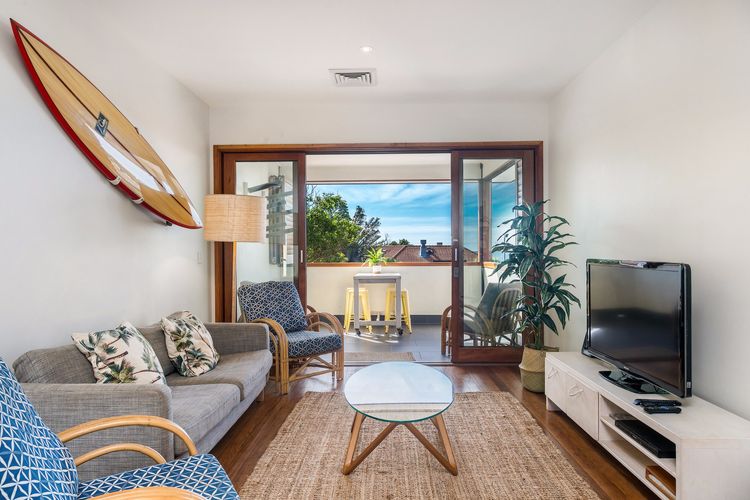 Quiksilver Apartments The Pass – steps from beach