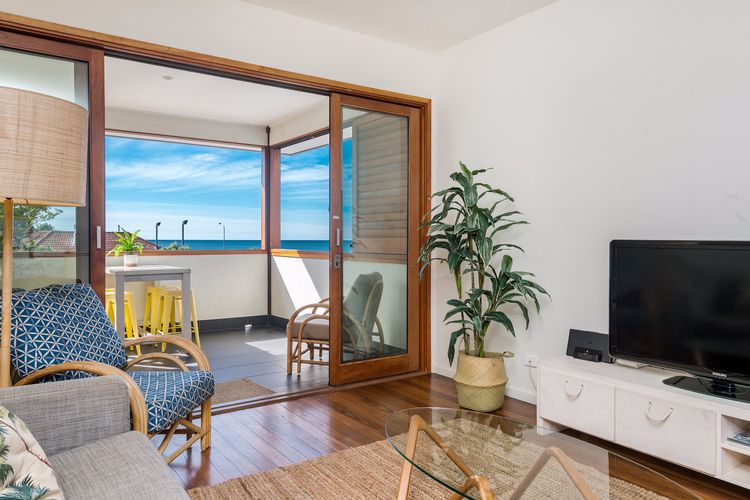 Quiksilver Apartments The Pass – steps from beach