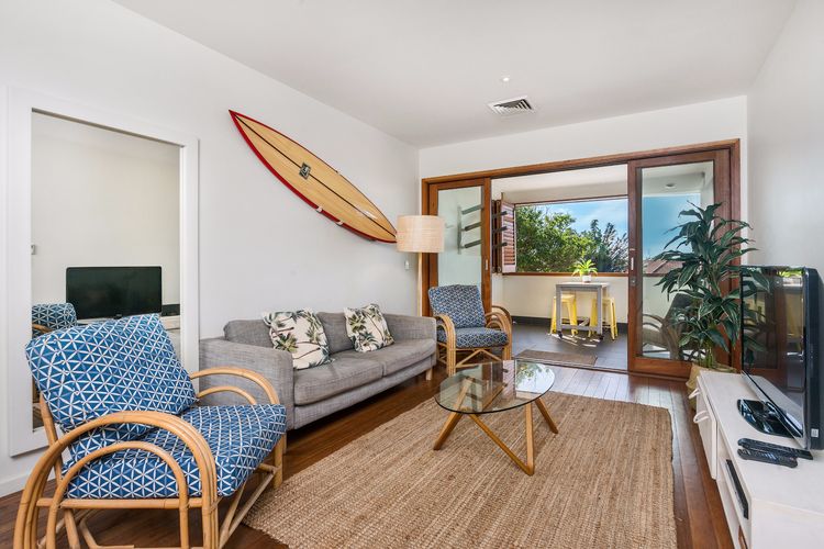 Quiksilver Apartments The Pass – steps from beach