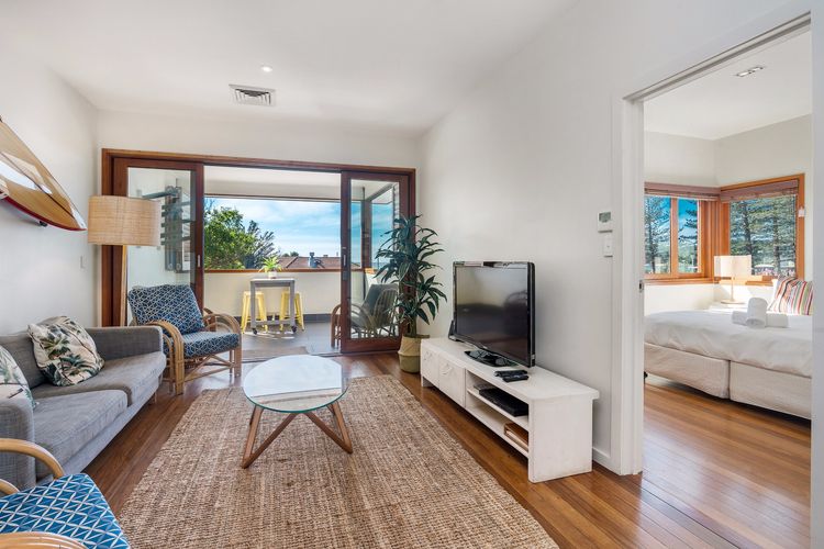 Quiksilver Apartments The Pass – steps from beach