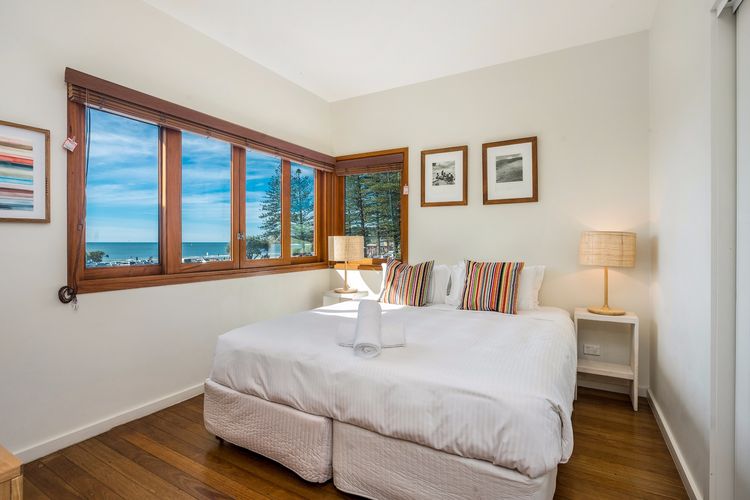 Quiksilver Apartments The Pass – steps from beach