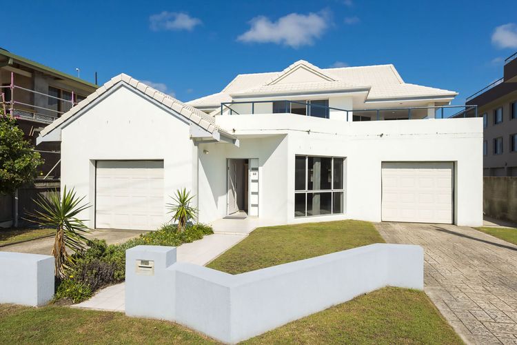 Serendipity – 4 BR beachfront Lennox Head home
