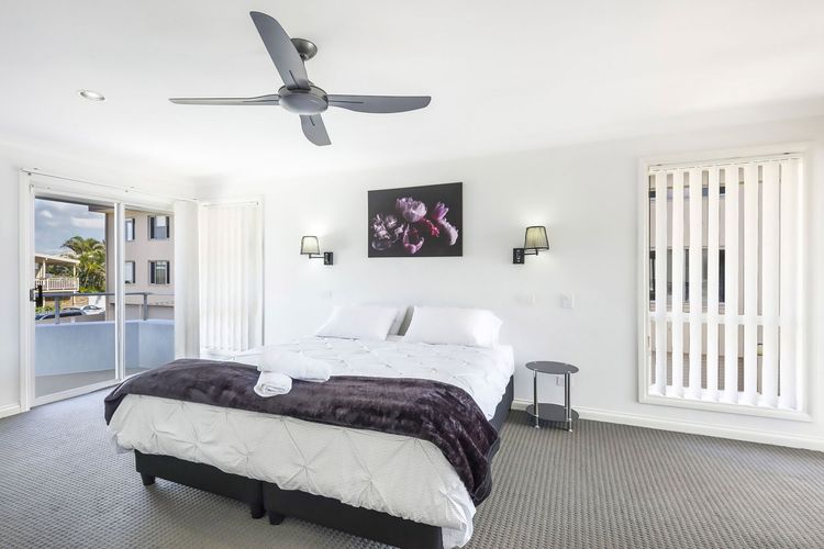 Serendipity – 4 BR beachfront Lennox Head home