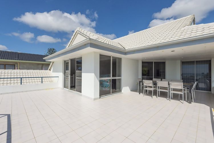 Serendipity – 4 BR beachfront Lennox Head home