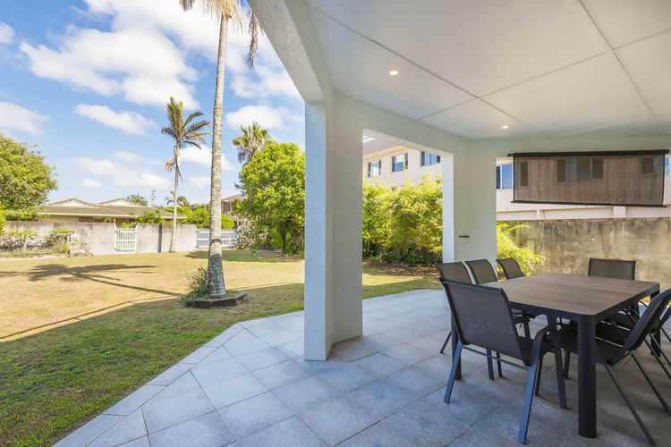 Serendipity – 4 BR beachfront Lennox Head home