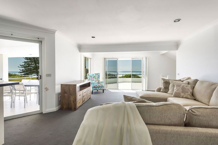 Serendipity – 4 BR beachfront Lennox Head home