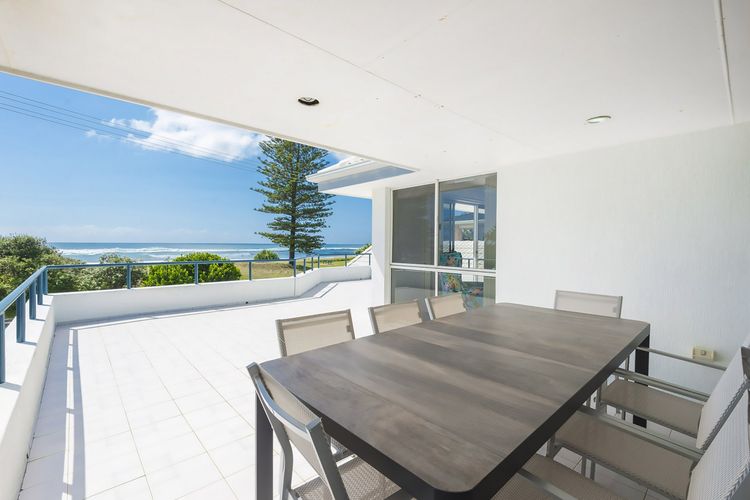Serendipity – 4 BR beachfront Lennox Head home