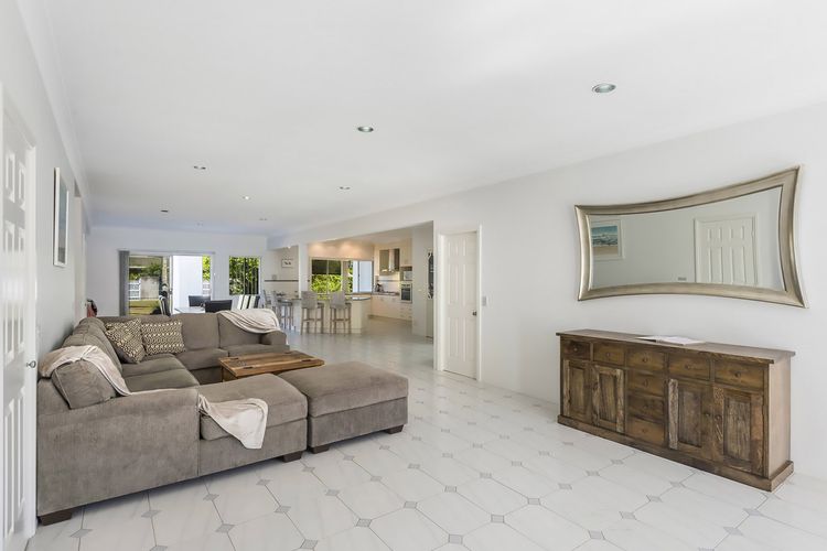 Serendipity – 4 BR beachfront Lennox Head home