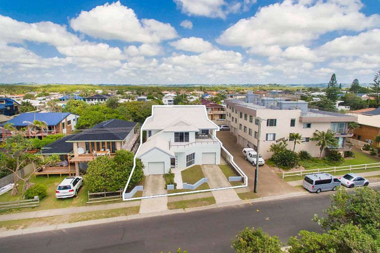 Serendipity – 4 BR beachfront Lennox Head home