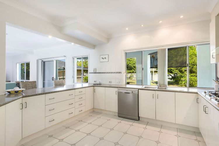 Serendipity – 4 BR beachfront Lennox Head home