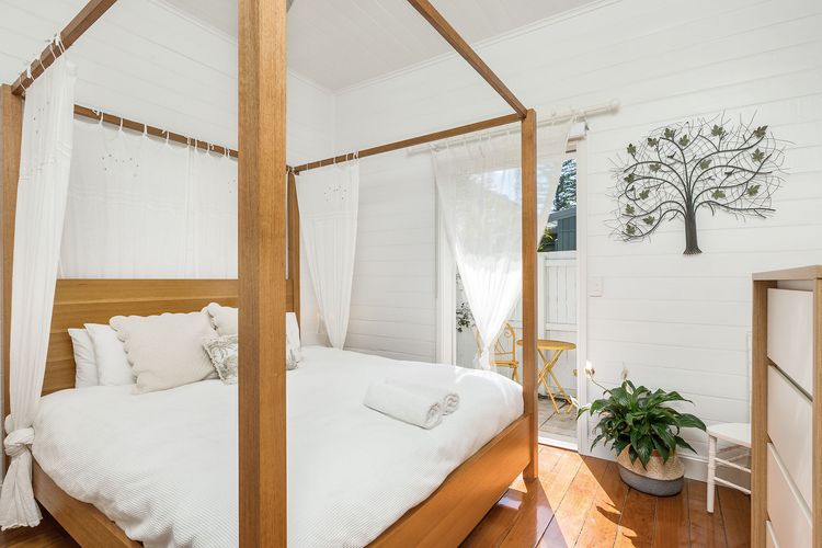 Aaloka Bay – heritage charm w. pool & spa