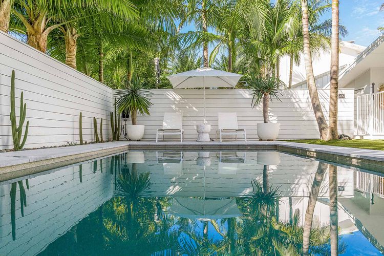 The Chalet – designer 3 BR retreat with pool