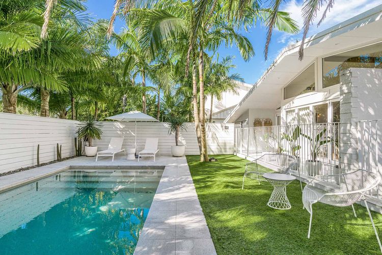 The Chalet – designer 3 BR retreat with pool