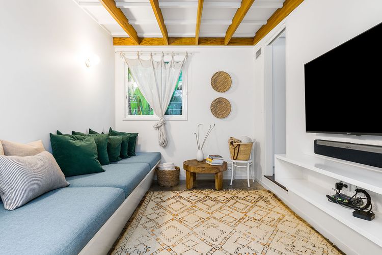 The Chalet – designer 3 BR retreat with pool