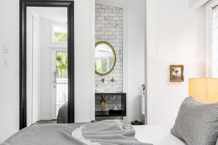 The Chalet – designer 3 BR retreat with pool