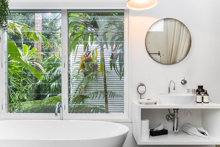 The Chalet – designer 3 BR retreat with pool