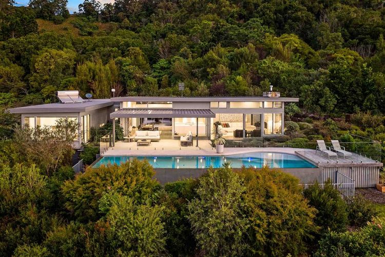 The Springs – architect-designed home with pool
