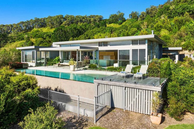 The Springs – architect-designed home with pool