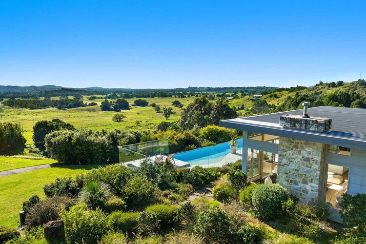 The Springs – architect-designed home with pool