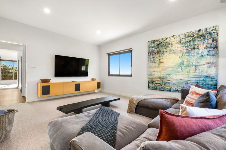 The Springs – architect-designed home with pool