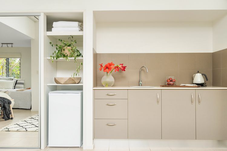 The White Rabbit – with studio & covered deck