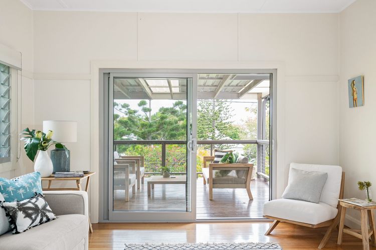 The White Rabbit – with studio & covered deck