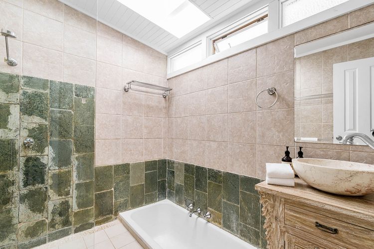 Starr Cottage – Quaint Cottage with a stunning pool – Close to everything Byron!