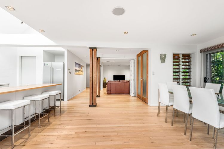 Ariels on the Beach – 4 BR beachfront home w. pool