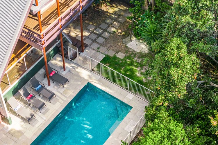 Ariels on the Beach – 4 BR beachfront home w. pool