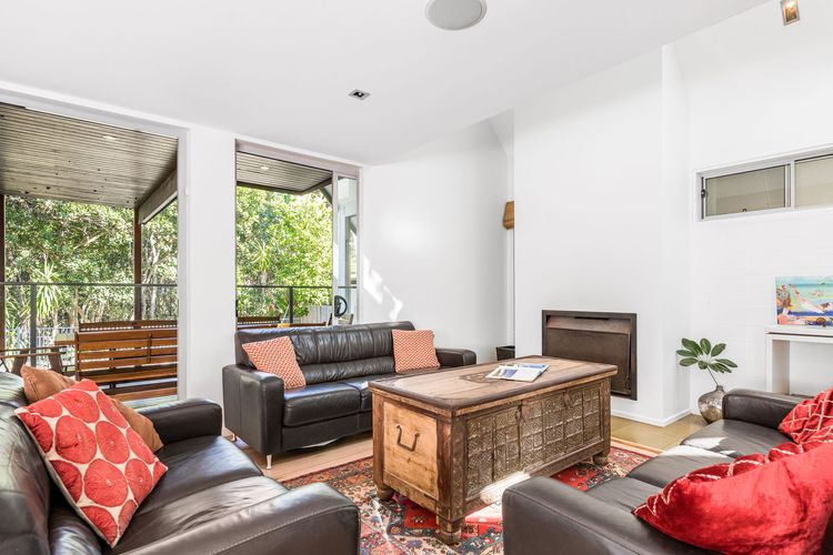 Ariels on the Beach – 4 BR beachfront home w. pool