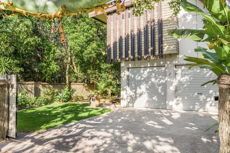 Ariels on the Beach – 4 BR beachfront home w. pool