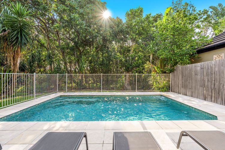 Ariels on the Beach – 4 BR beachfront home w. pool