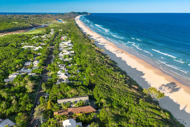 Ariels on the Beach – 4 BR beachfront home w. pool