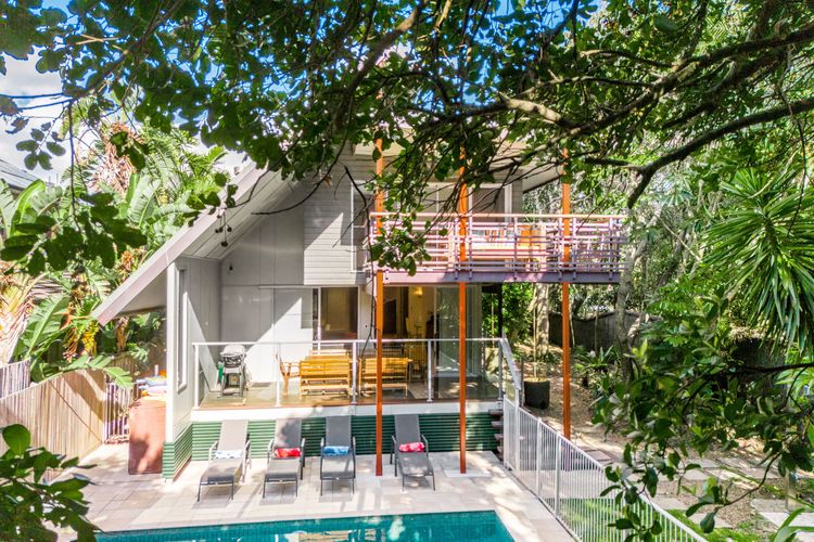 Ariels on the Beach – 4 BR beachfront home w. pool