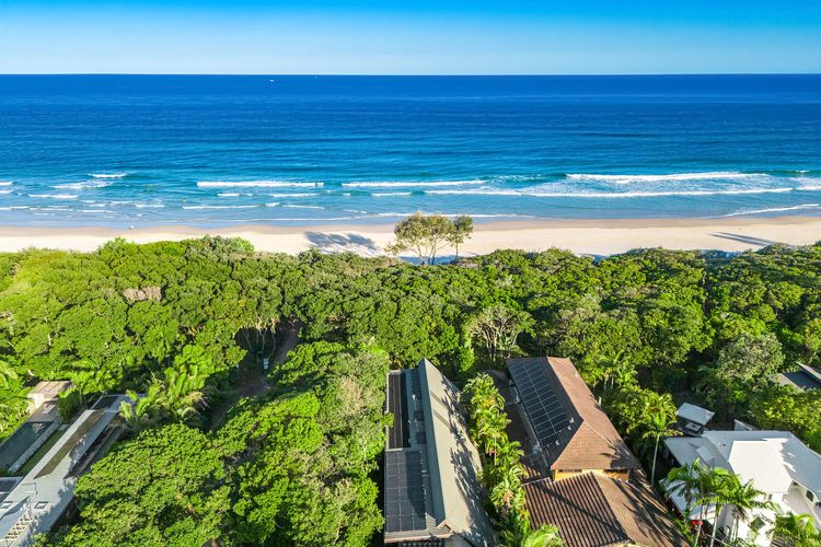 Ariels on the Beach – 4 BR beachfront home w. pool