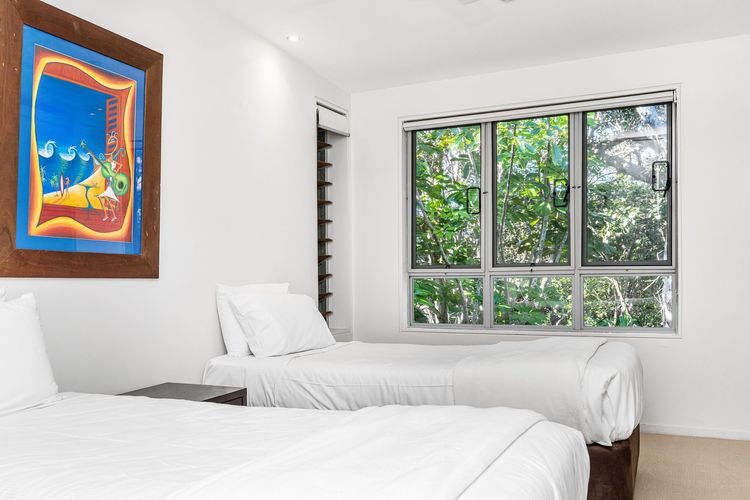 Ariels on the Beach – 4 BR beachfront home w. pool