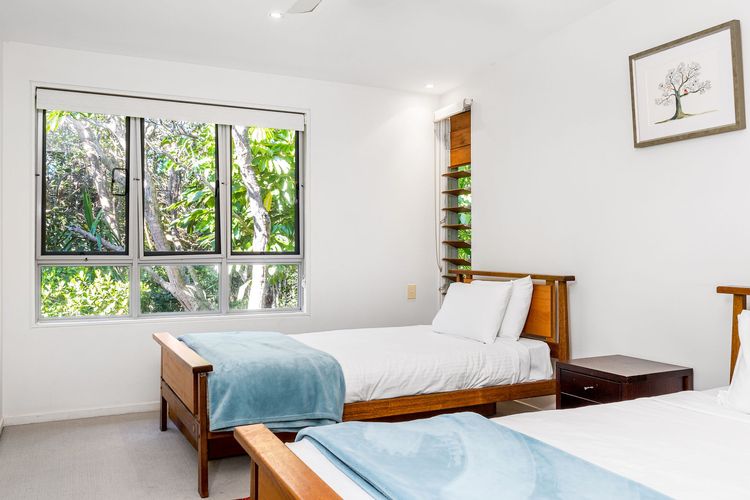 Ariels on the Beach – 4 BR beachfront home w. pool