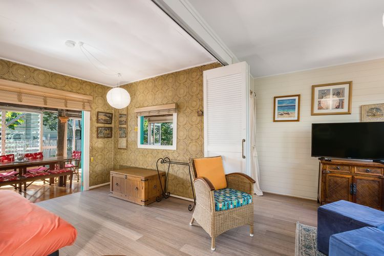 Beachcombers Cottage – beachfront pet retreat