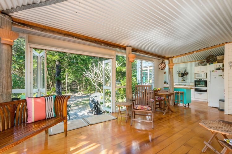 Beachcombers Cottage – beachfront pet retreat