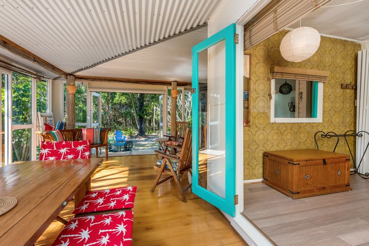 Beachcombers Cottage – beachfront pet retreat