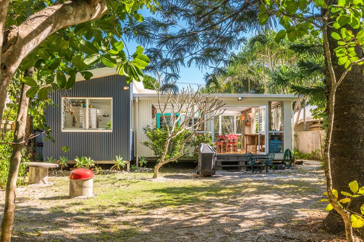 Beachcombers Cottage – beachfront pet retreat