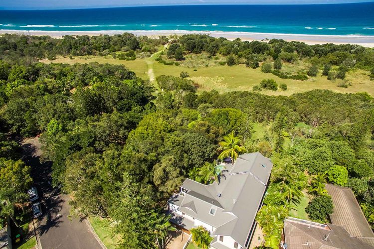 Baby Blue – 3 BR villa steps from Tallow Beach