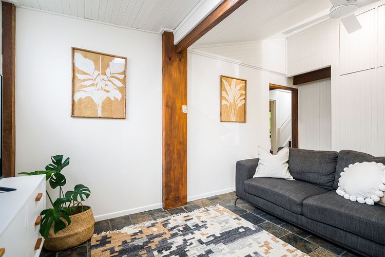 Bangalleys – beachside retreat with large pool